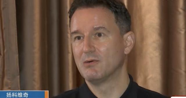 乐鱼官网-扬科维奇鼓励球员敢于做动作：不会因失误惩罚他们